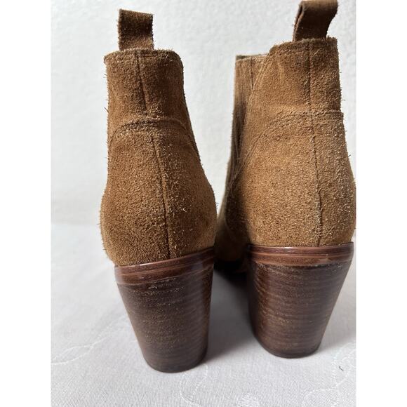 Marc Jacobs Womens Sz 7 M pull on golden brown suede 3 in heel ankle boots - Picture 3 of 9
